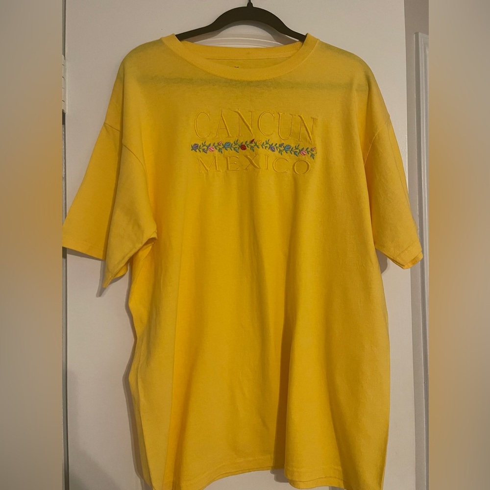 Express Yellow Cancun Mexico Short Sleeve Tee Size XL
